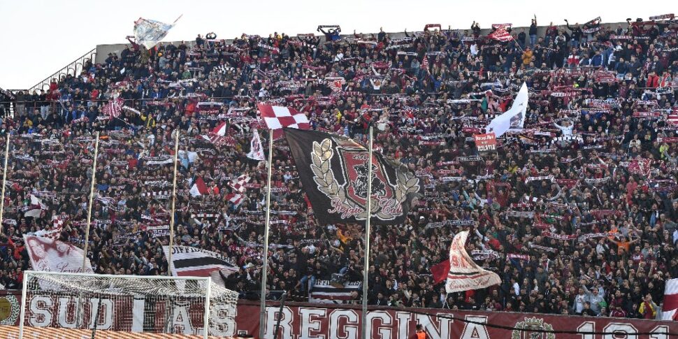 La Reggina siamo noi: quarant’anni di Curva Sud, uomini, battaglie e una fede che non è mai retrocessa